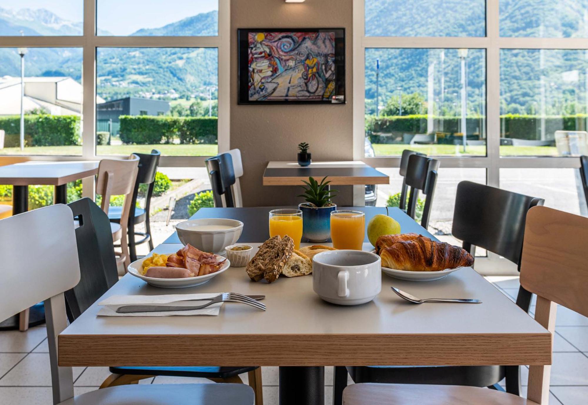 B&B Hotel Saint Jean De Maurienne Sainte-Marie-de-Cuines ภายนอก รูปภาพ